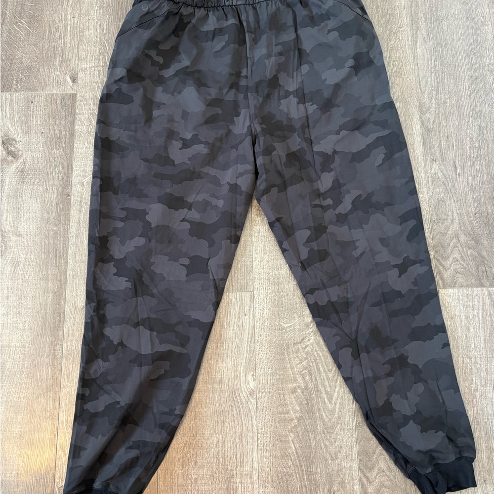 Lululemon High Rise Camo Joggers - Picture 4 of 5